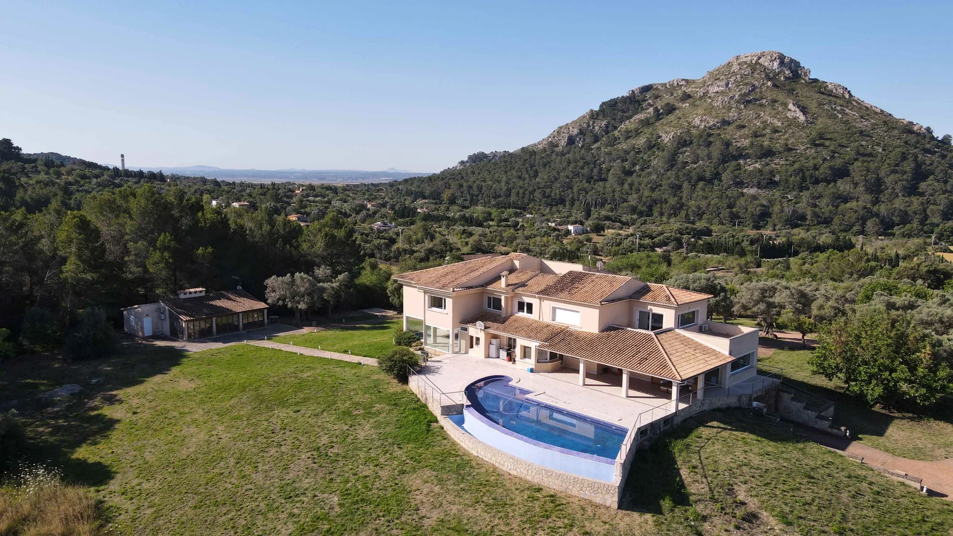 Es Putxet: luxury villa with views over the bay of Pollença