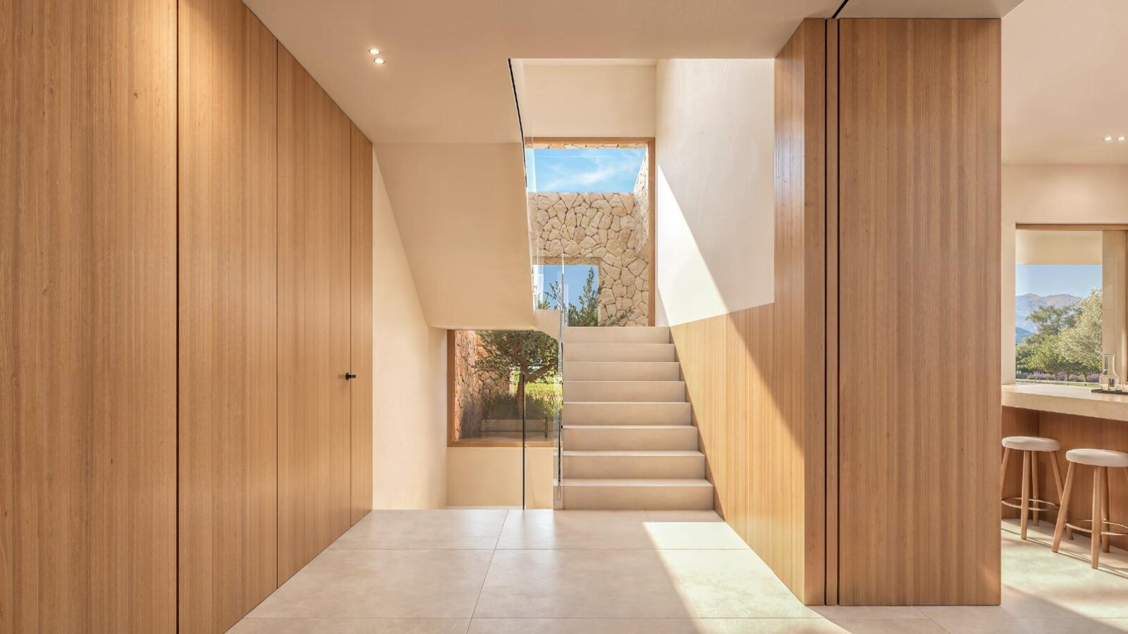 Staircase hall in stone and oak