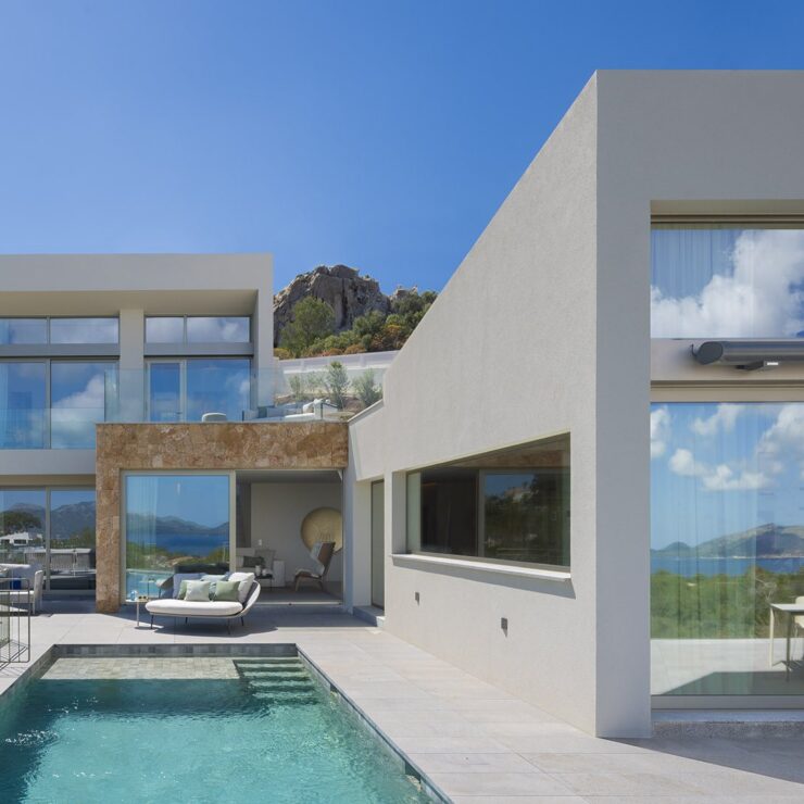Villa contemporánea con piscina y piedra natural en el norte de Mallorca