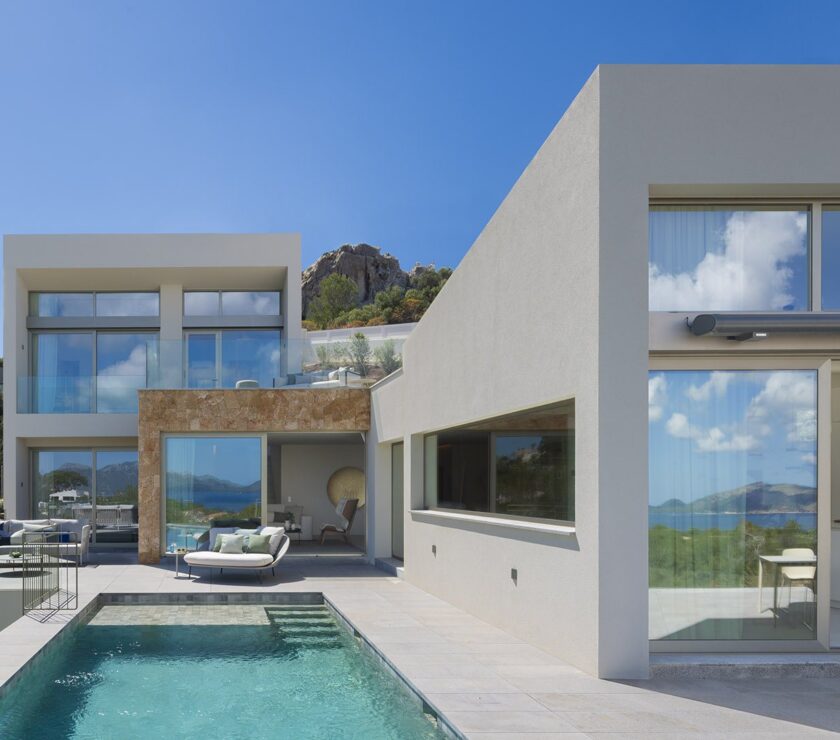 Villa contemporánea con piscina y piedra natural en el norte de Mallorca